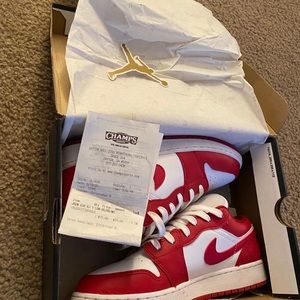 Air Jordan 1 Low (GS). Red and White Size 6Y